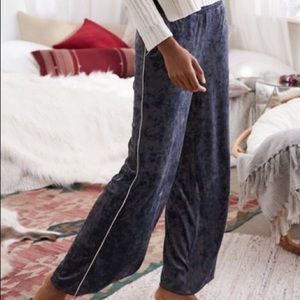🦋5/$20🦋 NWT Aerie Blue Velvet Wide-Leg Pants